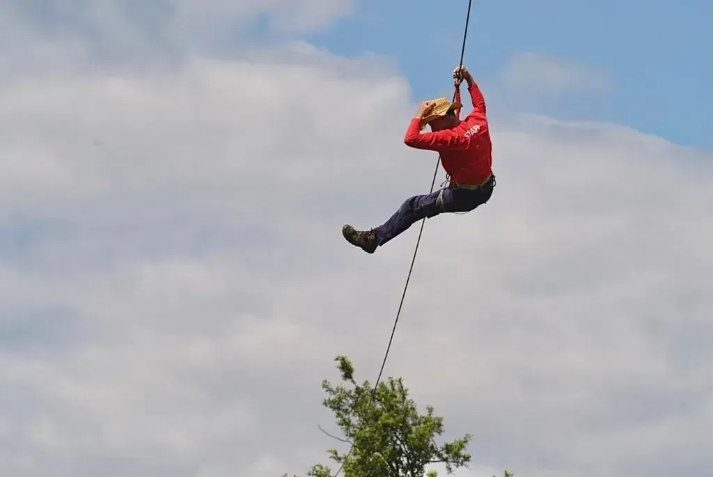 Gost na dolinskoj zipline stazi u Glavani Parku, Istria